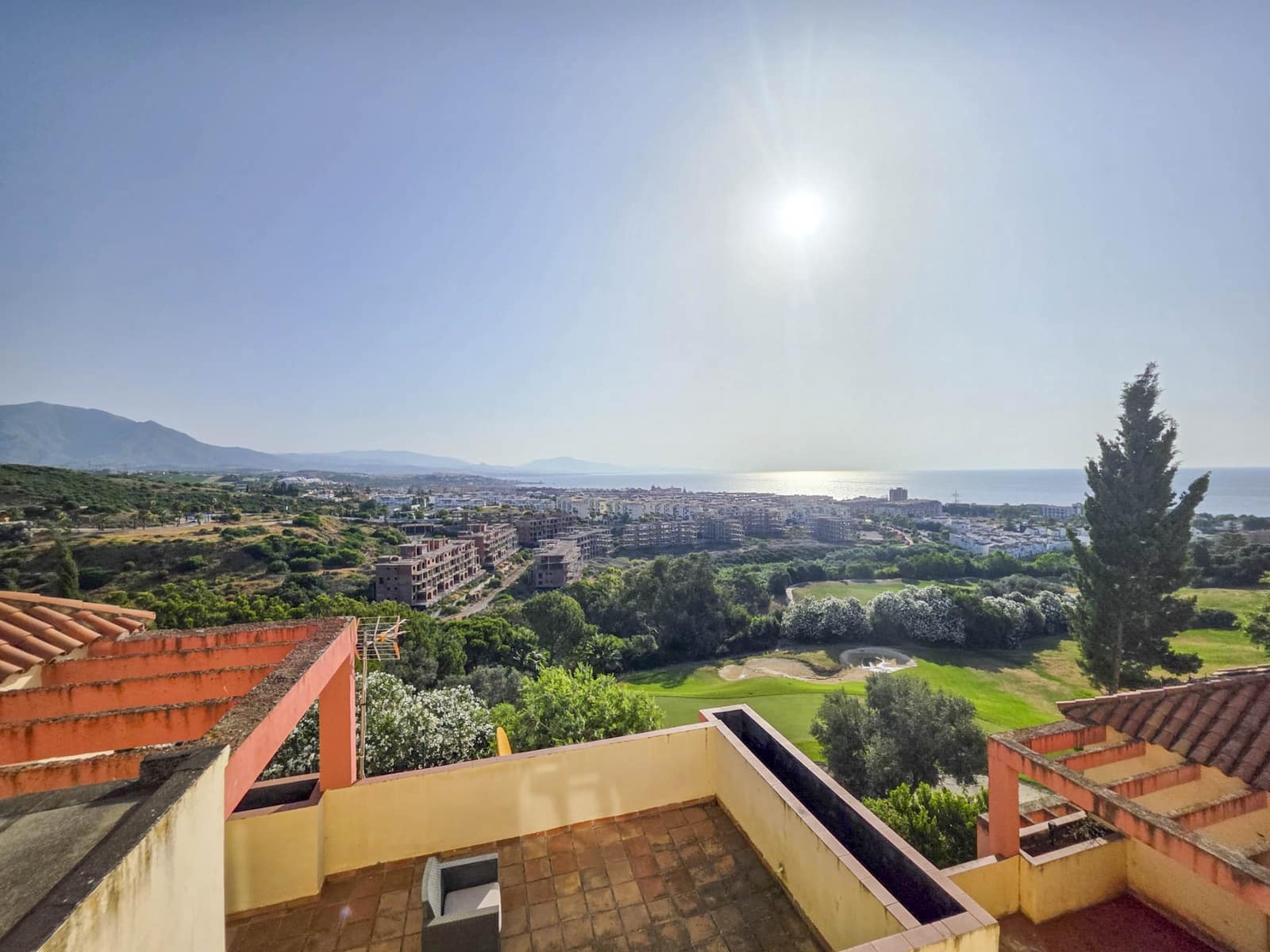 3 soveværelse Penthouse til salg i La Duquesa / Puerto de la Duquesa med swimmingpool - € 245.000 (Ref: 9075774)