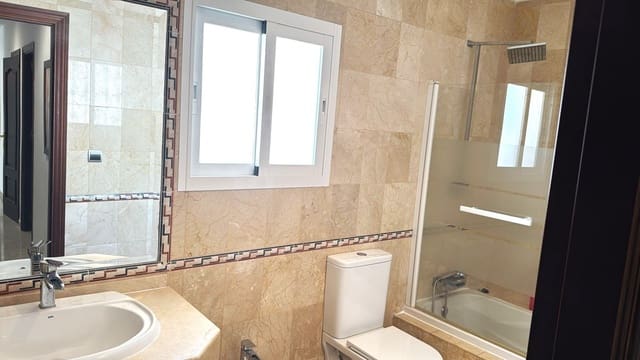 3 slaapkamer Villa te koop in Buenas Noches, Estepona met garage - € 789.000 (Ref: 9085213)