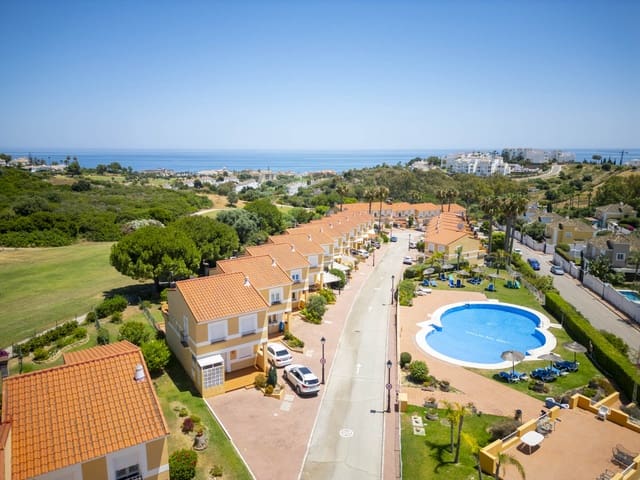 3 soveværelse Byhus til salg i La Duquesa / Puerto de la Duquesa, Manilva med swimmingpool garage - € 359.000 (Ref: 9100648)