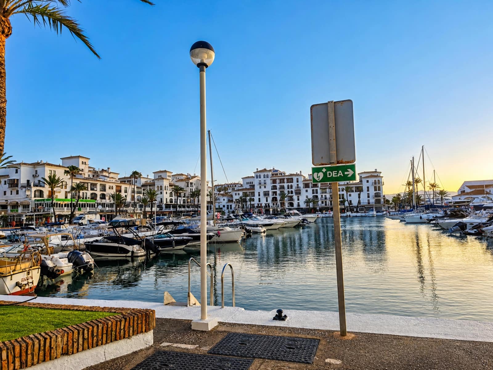 Studio for sale in La Duquesa / Puerto de la Duquesa - € 228,000 (Ref: 9116674)