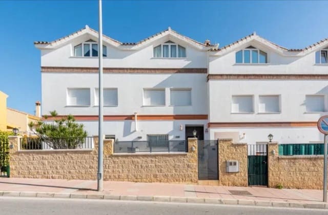 3 soverom Hus til salgs i Manilva Pueblo, Manilva med svømmebasseng garasje - € 575 000 (Ref: 9118632)