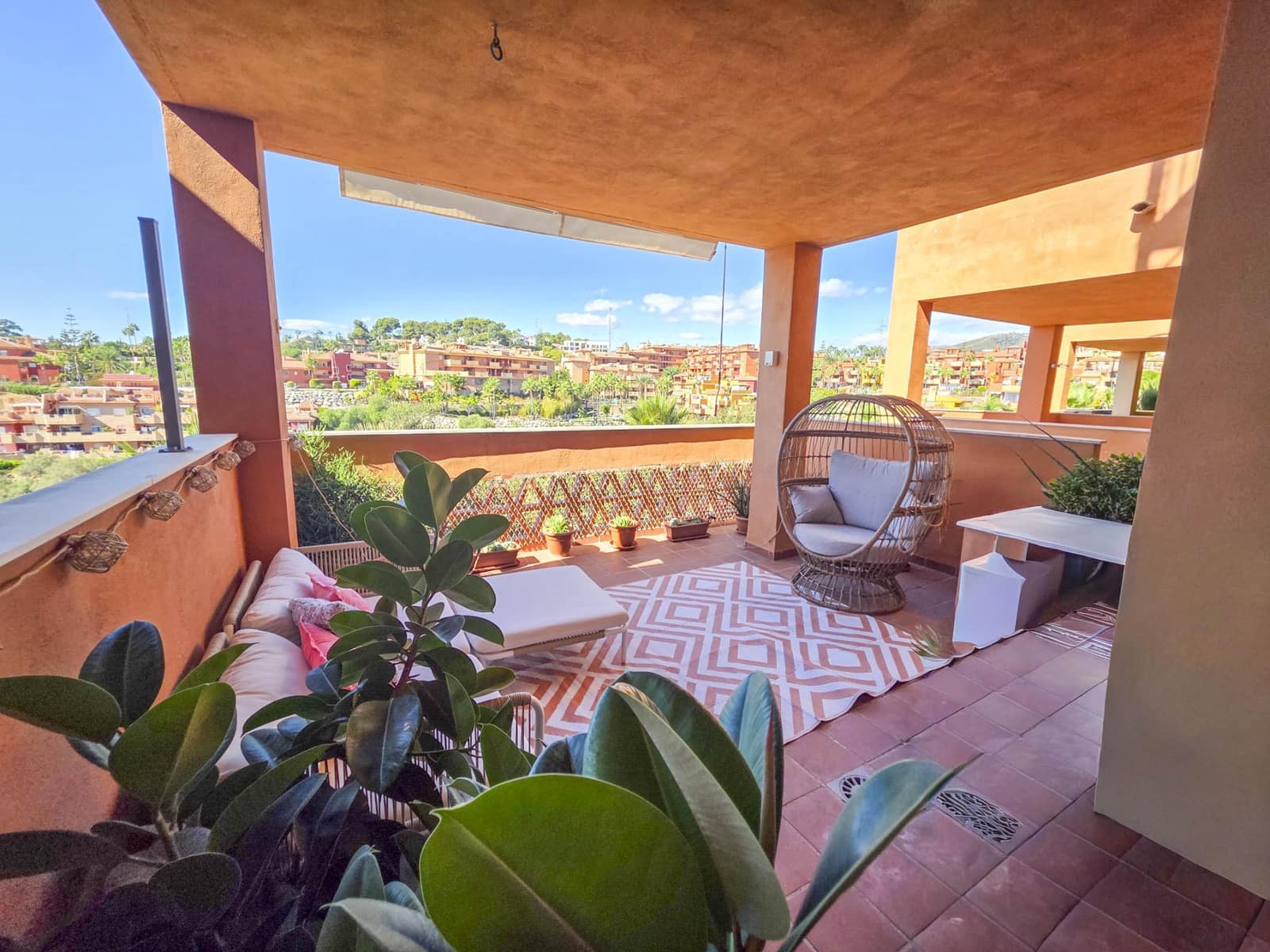 2 soveværelse Lejlighed til salg i Marbella med swimmingpool garage - € 399.000 (Ref: 9134295)