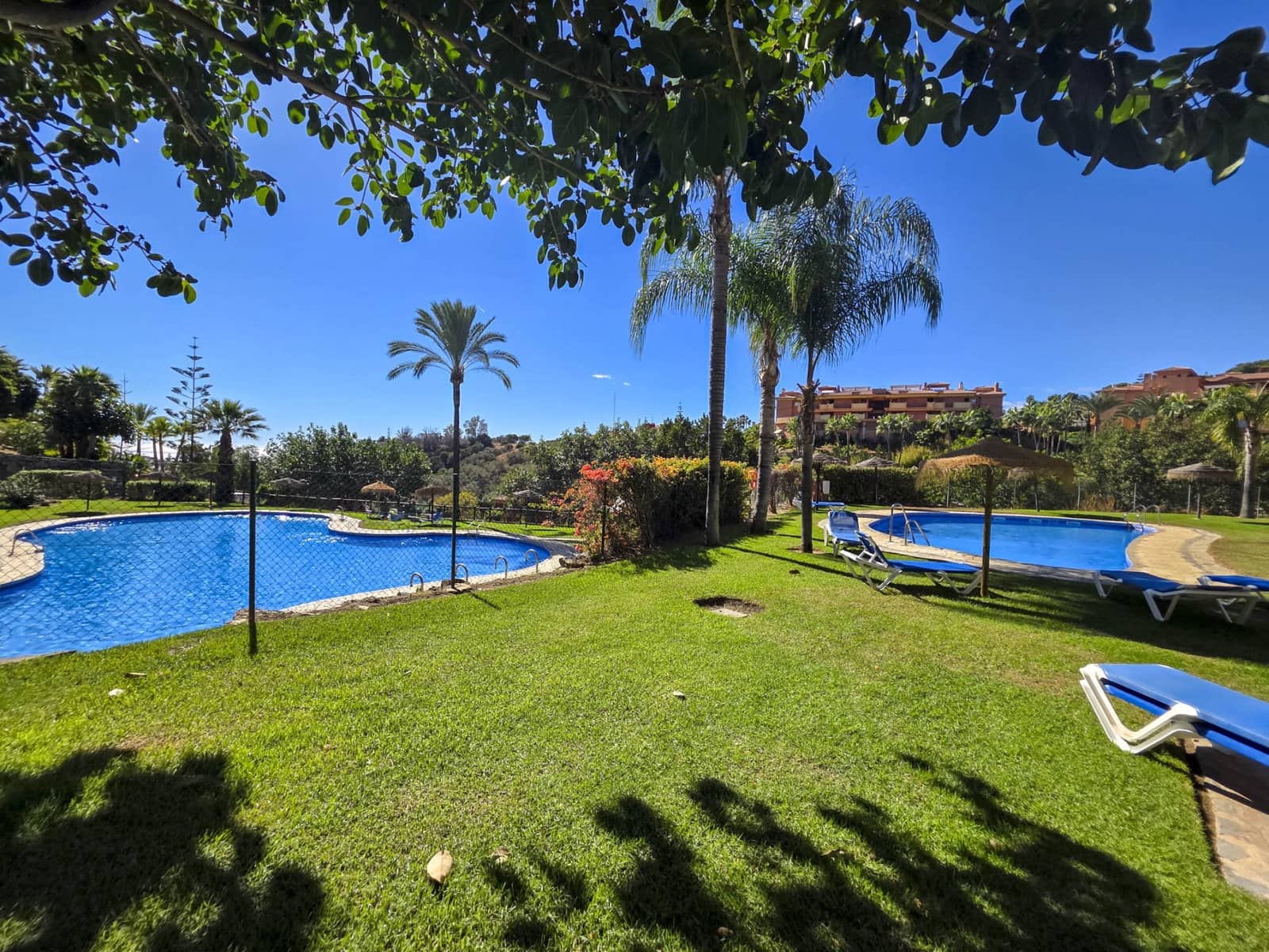2 soveværelse Lejlighed til salg i Marbella med swimmingpool garage - € 399.000 (Ref: 9134295)