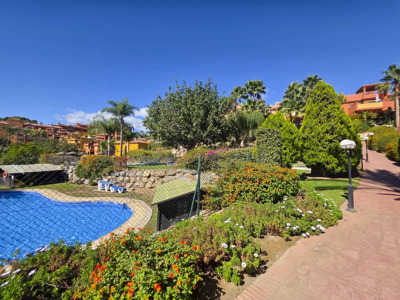 2 soveværelse Lejlighed til salg i Marbella med swimmingpool garage - € 399.000 (Ref: 9134295)