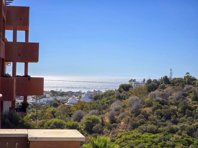 2 makuuhuone Huoneisto myytävänä paikassa La Reserva, Marbella mukana uima-altaan 
autotalli - 359 000 € (Ref: 9134295)