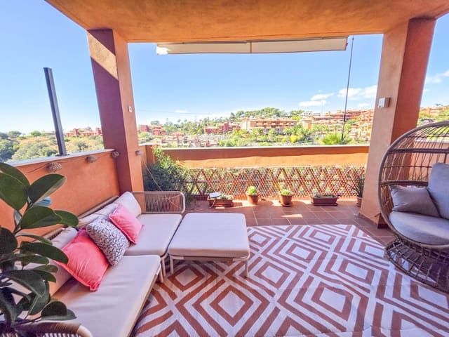 2 makuuhuone Huoneisto myytävänä paikassa La Reserva, Marbella mukana uima-altaan 
autotalli - 359 000 € (Ref: 9134295)