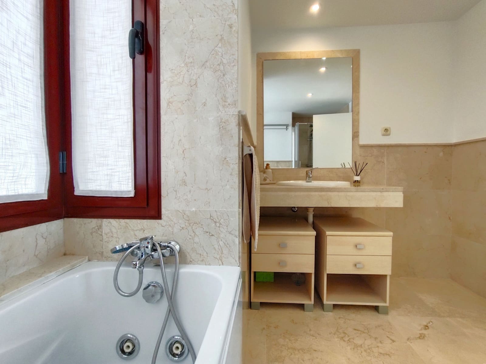 4 soveværelse Semi-Rækkehus til salg i Casares med garage - € 530.000 (Ref: 9136993)