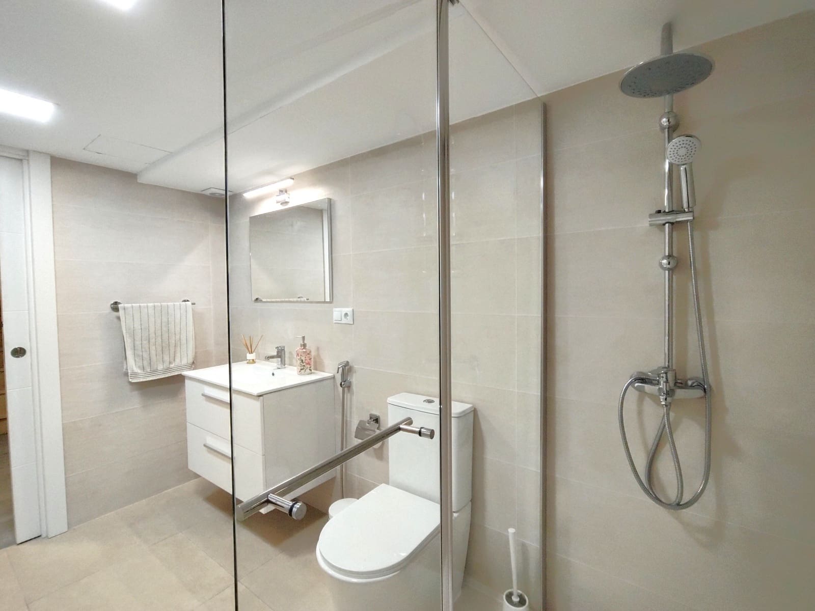 4 soveværelse Semi-Rækkehus til salg i Casares med garage - € 530.000 (Ref: 9136993)