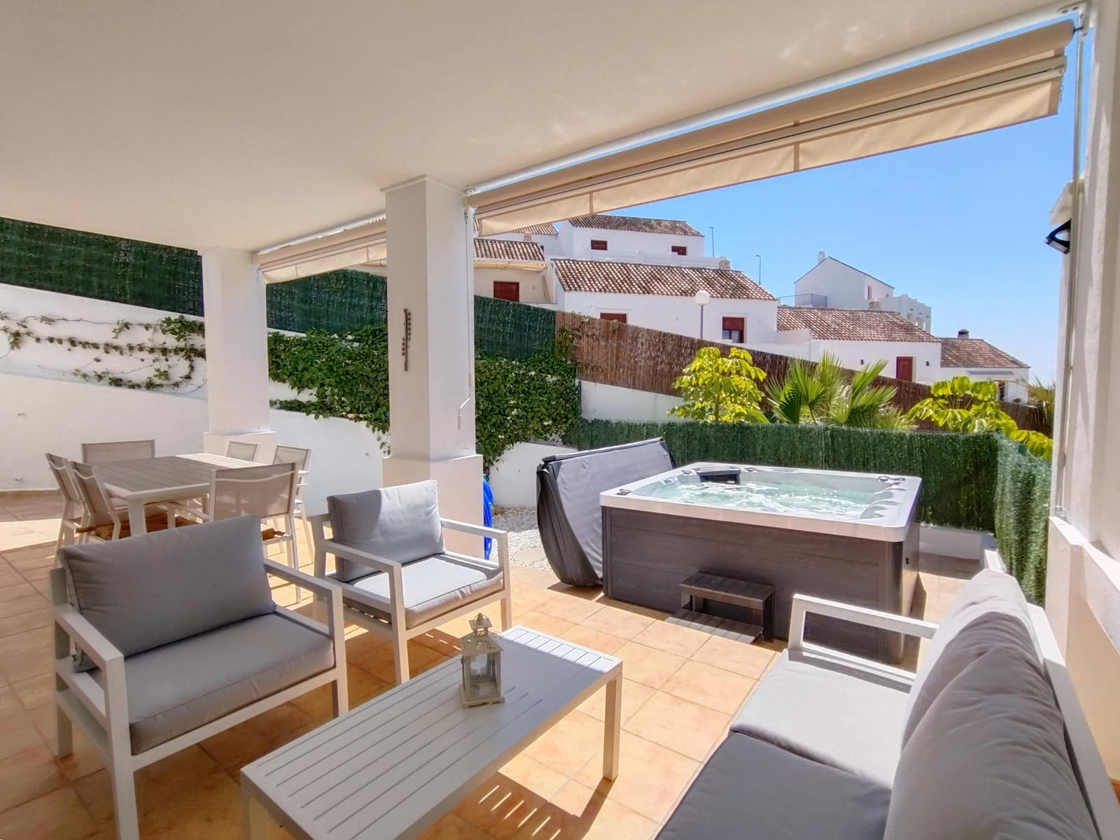 4 soveværelse Semi-Rækkehus til salg i Casares med garage - € 530.000 (Ref: 9136993)