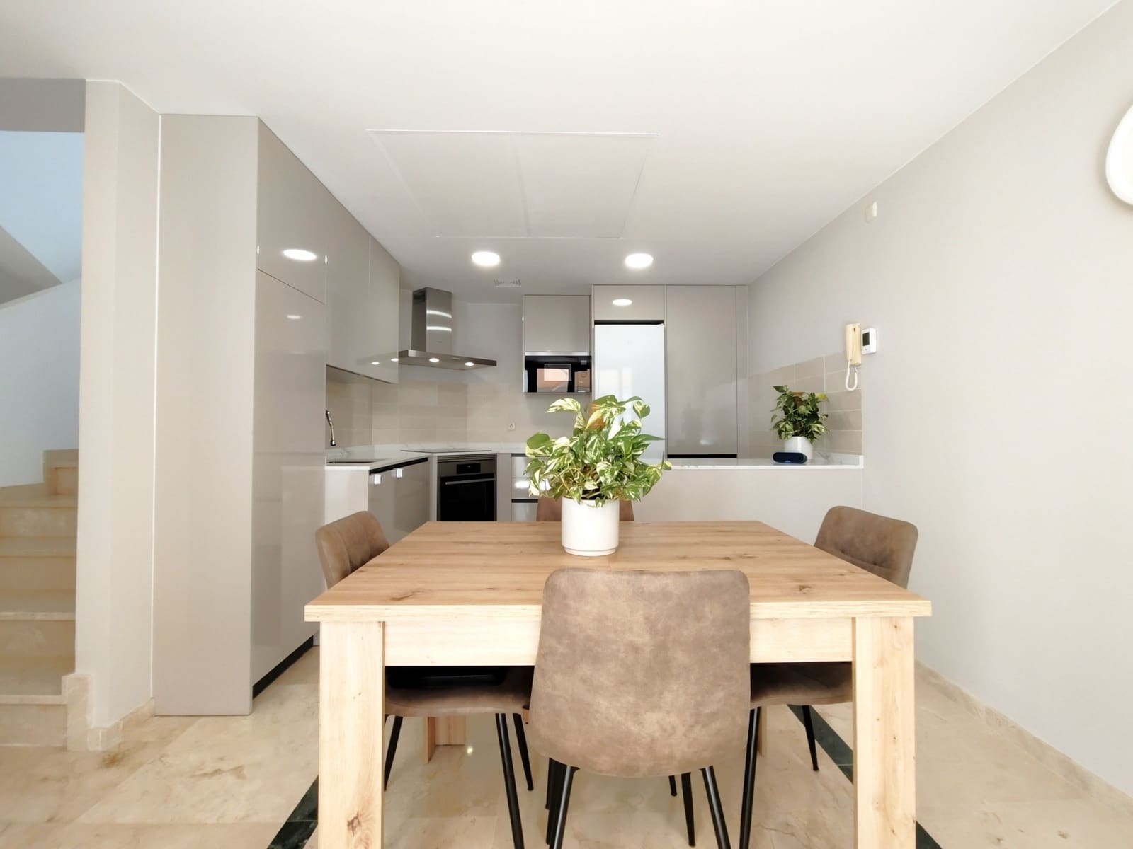 4 soveværelse Semi-Rækkehus til salg i Casares med garage - € 530.000 (Ref: 9136993)