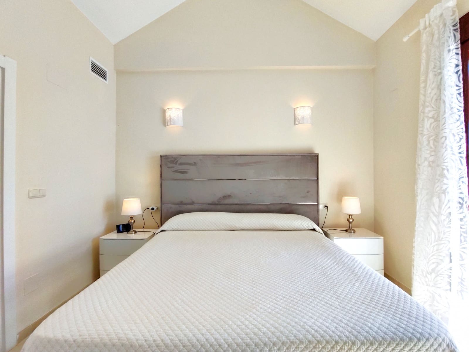 4 soveværelse Semi-Rækkehus til salg i Casares med garage - € 530.000 (Ref: 9136993)