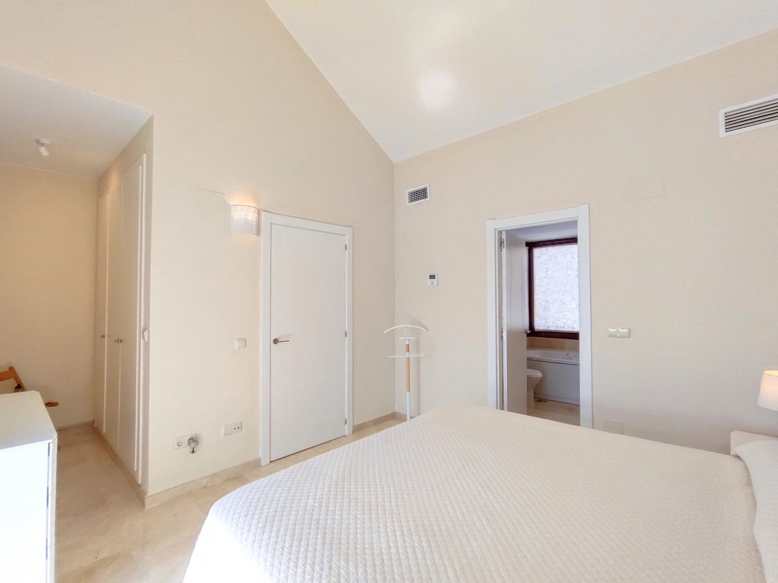 4 soveværelse Semi-Rækkehus til salg i Casares med garage - € 530.000 (Ref: 9136993)