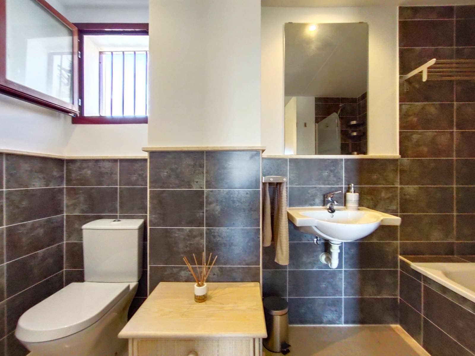 4 soveværelse Semi-Rækkehus til salg i Casares med garage - € 530.000 (Ref: 9136993)