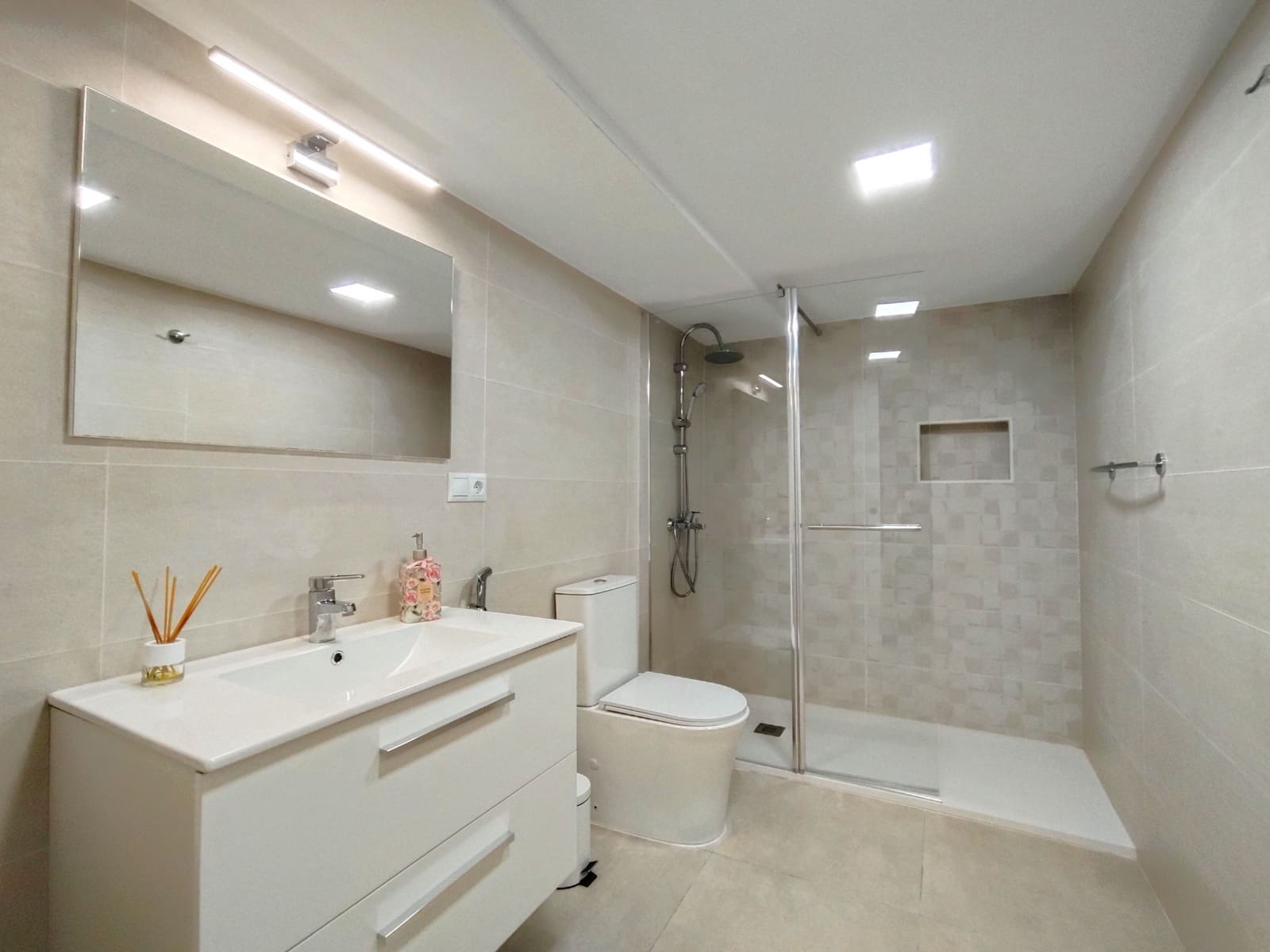 4 soveværelse Semi-Rækkehus til salg i Casares med garage - € 530.000 (Ref: 9136993)