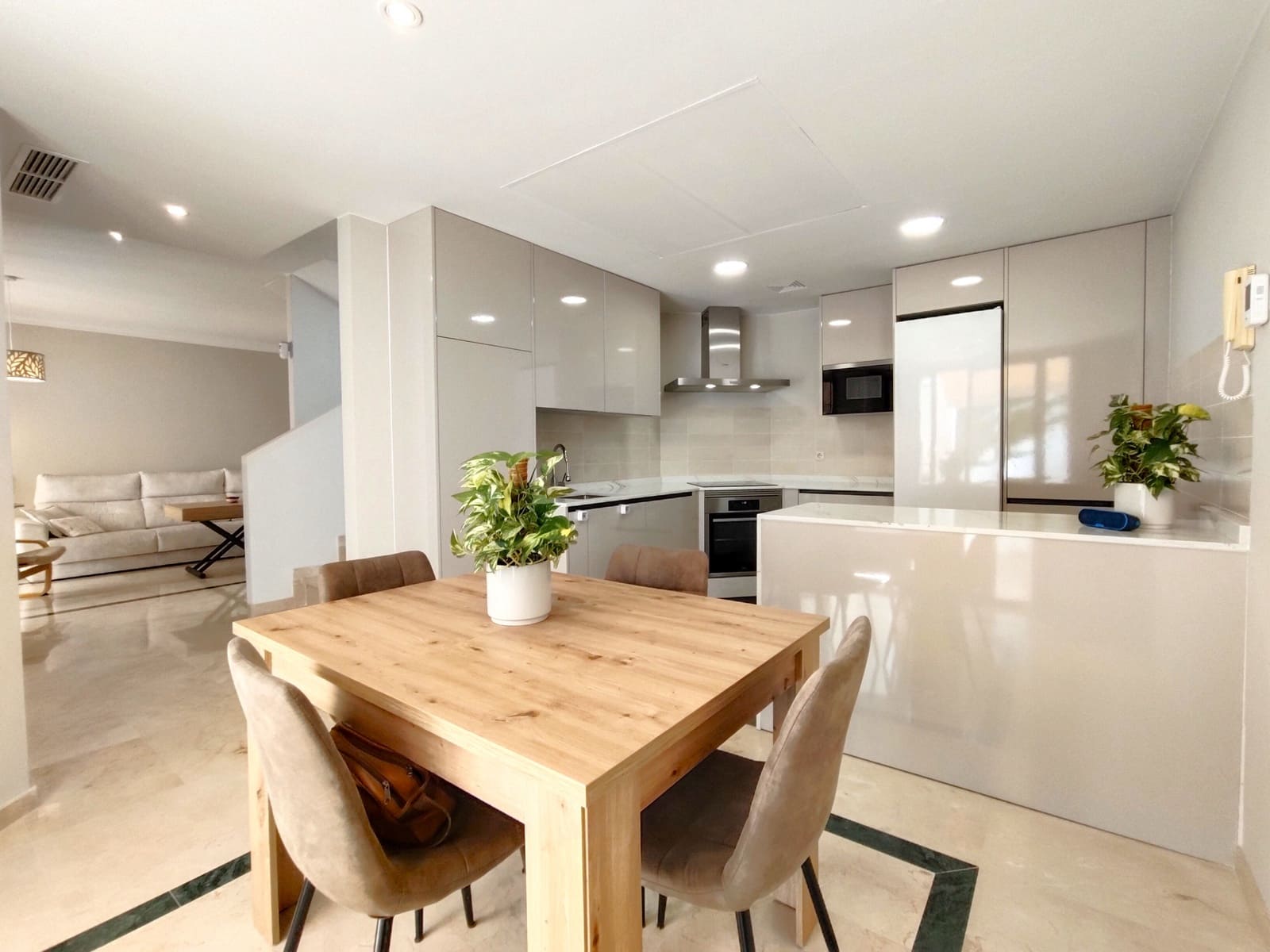 4 soveværelse Semi-Rækkehus til salg i Casares med garage - € 530.000 (Ref: 9136993)