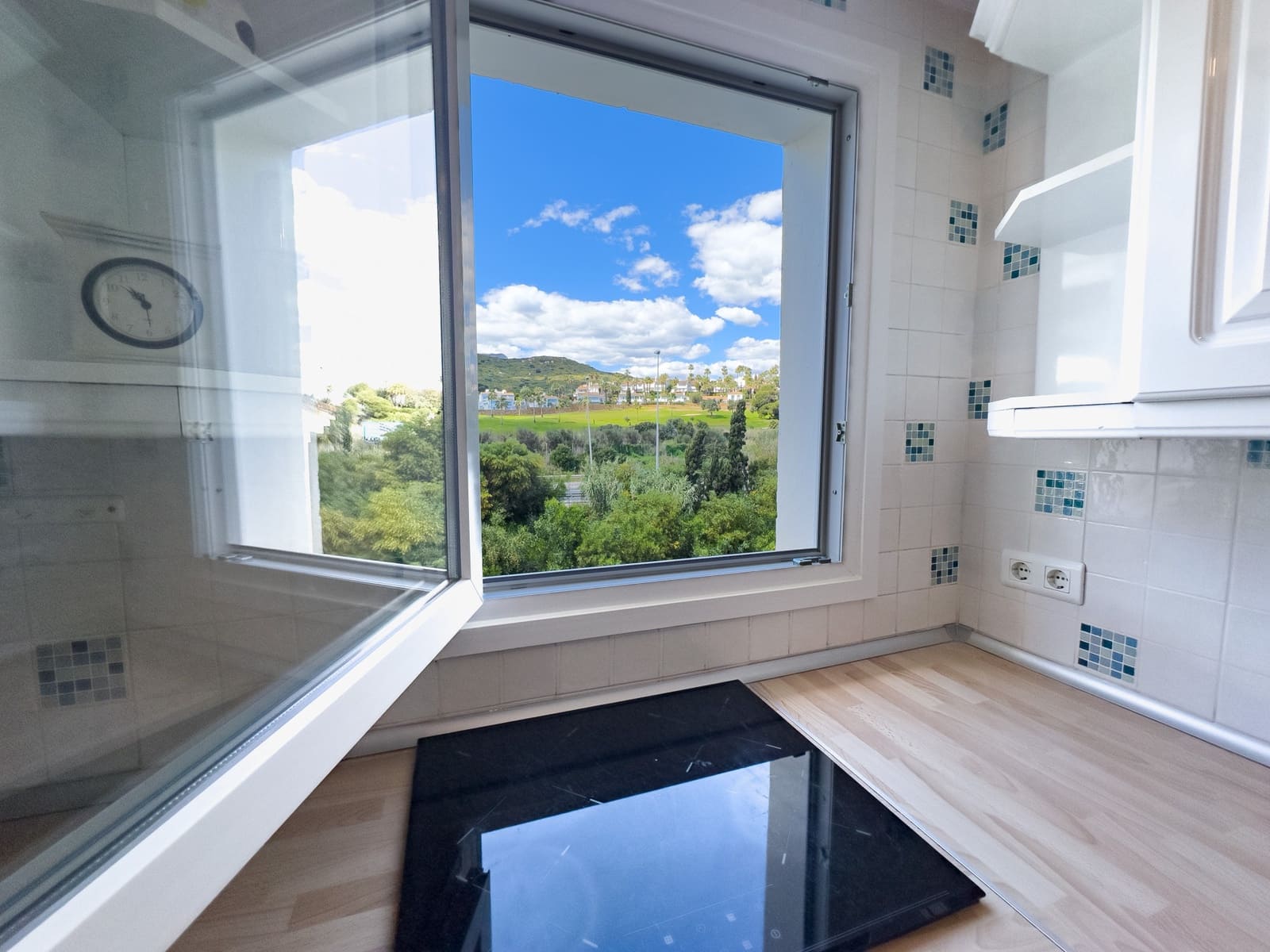 2 slaapkamer Penthouse te koop in Manilva - € 330.000 (Ref: 9143465)