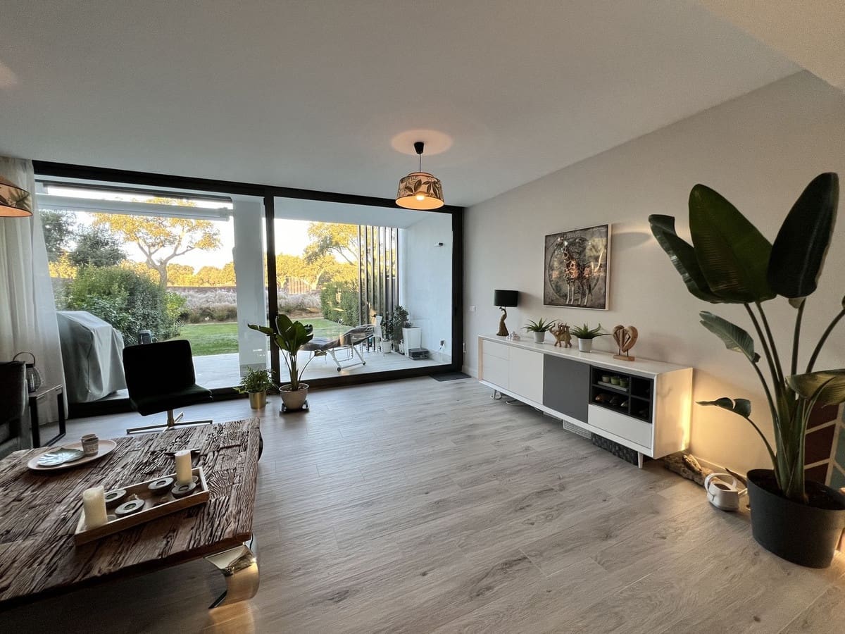 3 soveværelse Semi-Rækkehus til salg i Sotogrande med swimmingpool garage - € 849.000 (Ref: 9143466)