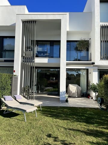 3 soveværelse Semi-Rækkehus til salg i Sotogrande, San Roque med swimmingpool garage - € 849.000 (Ref: 9143466)
