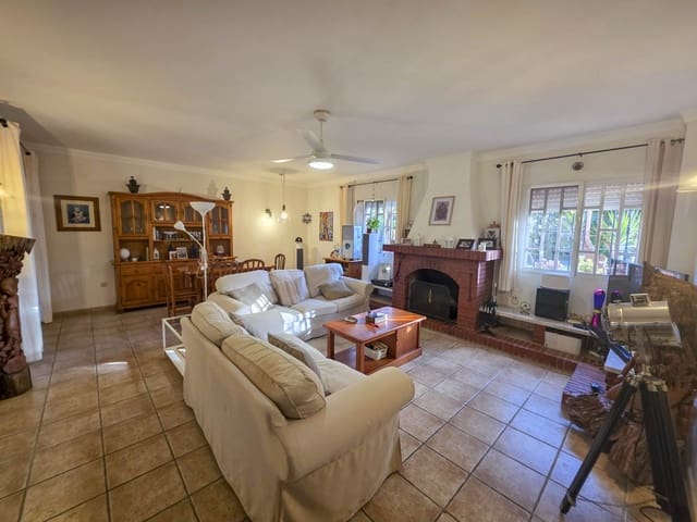 4 soveværelse Villa til salg i Guadacorte, Los Barrios med swimmingpool garage - € 550.000 (Ref: 9162181)