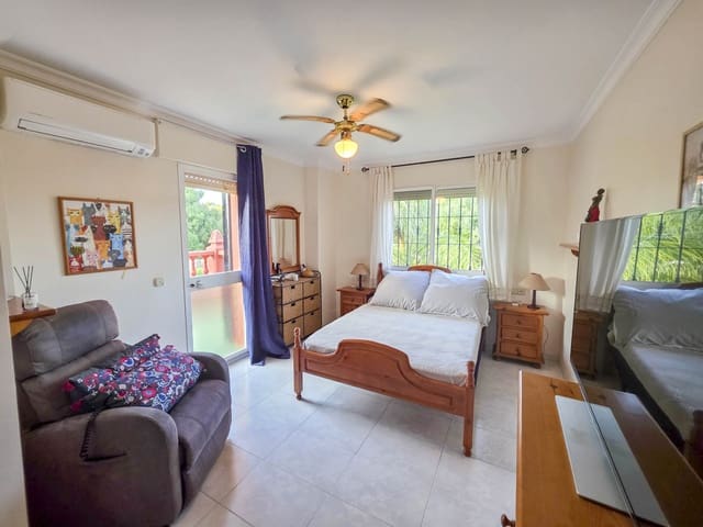 4 soveværelse Villa til salg i Guadacorte, Los Barrios med swimmingpool garage - € 550.000 (Ref: 9162181)