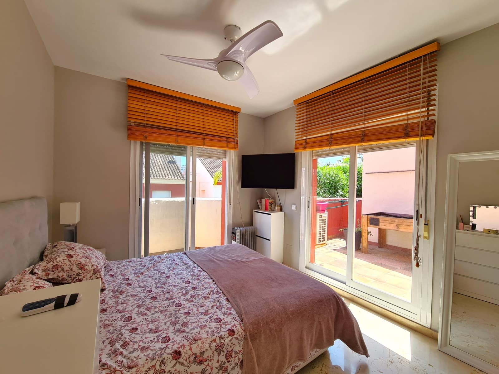 3 soveværelse Byhus til salg i New Golden Mile med swimmingpool garage - € 555.000 (Ref: 9171343)