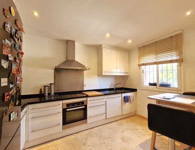 3 soveværelse Byhus til salg i Selwo, Estepona med swimmingpool garage - € 555.000 (Ref: 9171343)