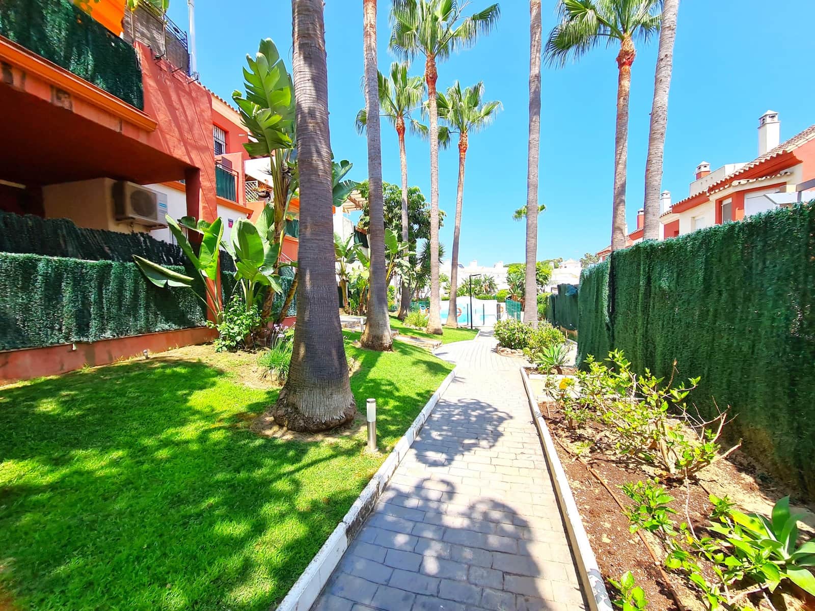 3 soveværelse Byhus til salg i New Golden Mile med swimmingpool garage - € 555.000 (Ref: 9171343)