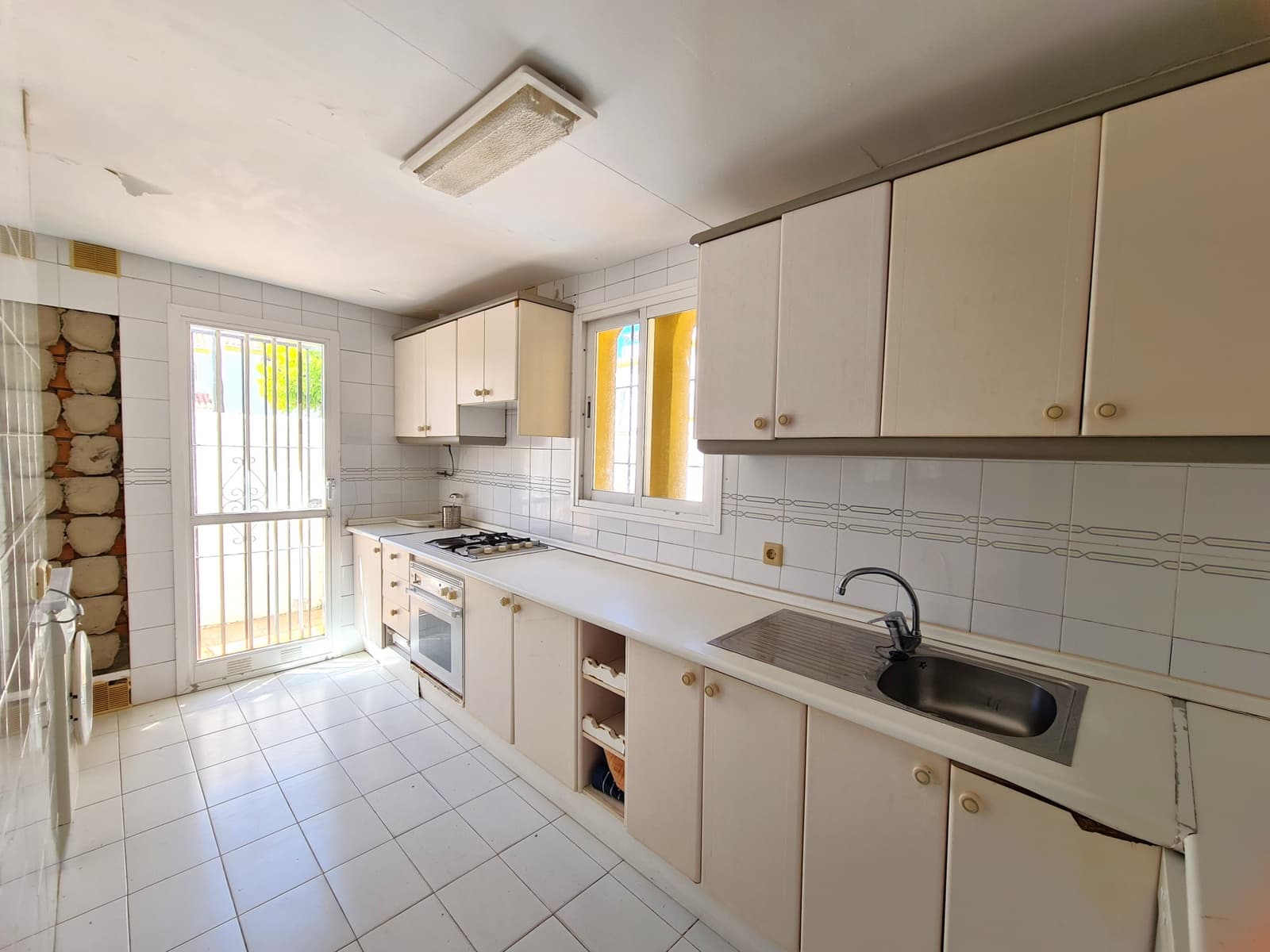 3 soveværelse Semi-Rækkehus til salg i Casares med swimmingpool - € 650.000 (Ref: 9186814)