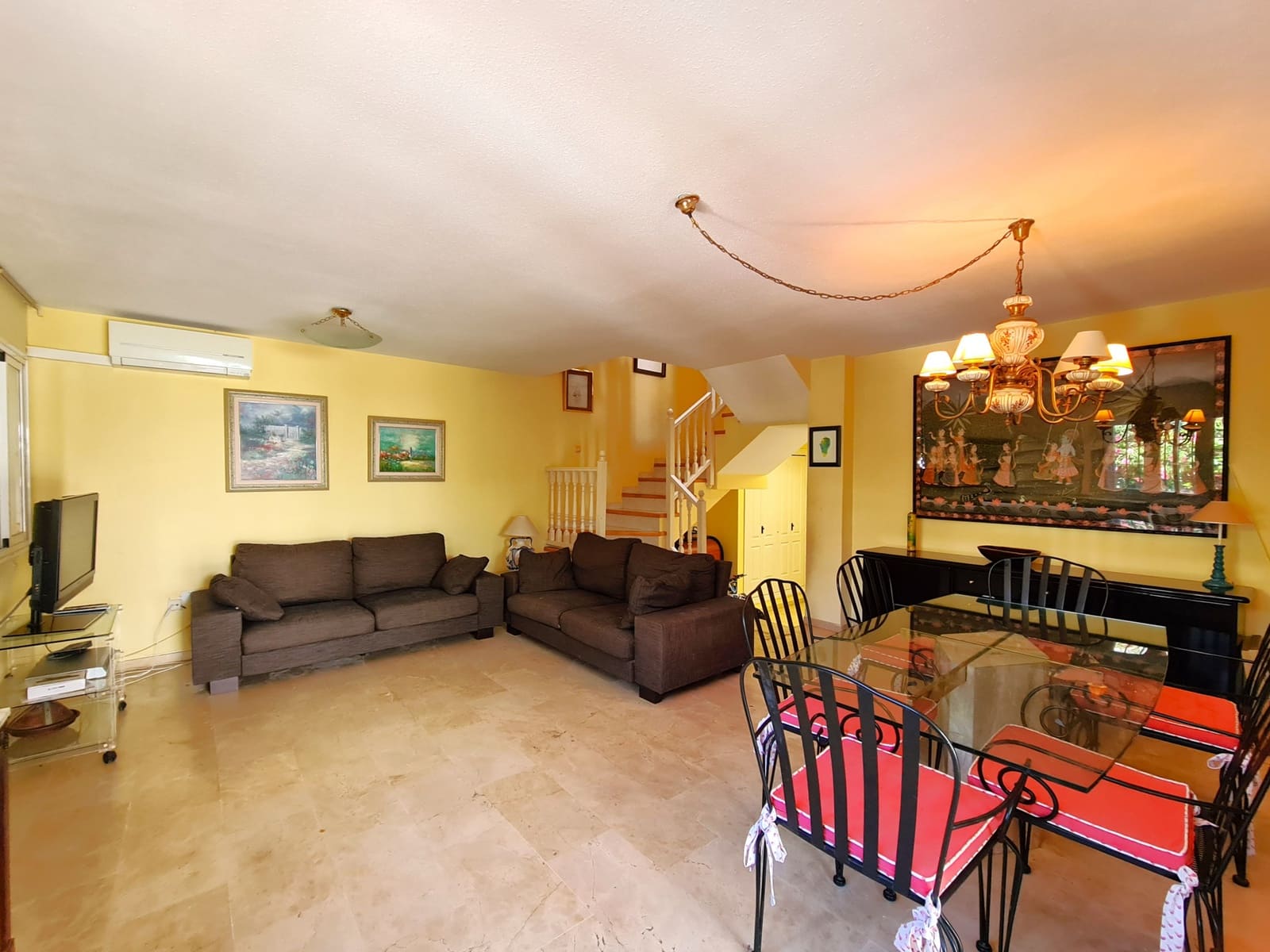 3 soveværelse Semi-Rækkehus til salg i Casares med swimmingpool - € 650.000 (Ref: 9186814)