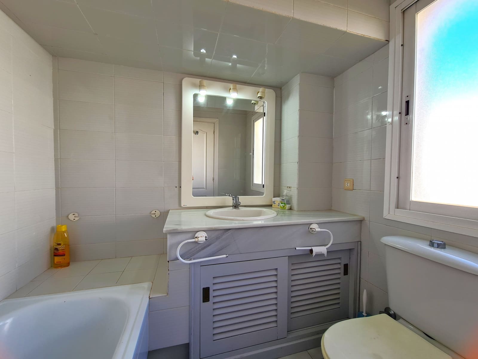 3 soveværelse Semi-Rækkehus til salg i Casares med swimmingpool - € 650.000 (Ref: 9186814)