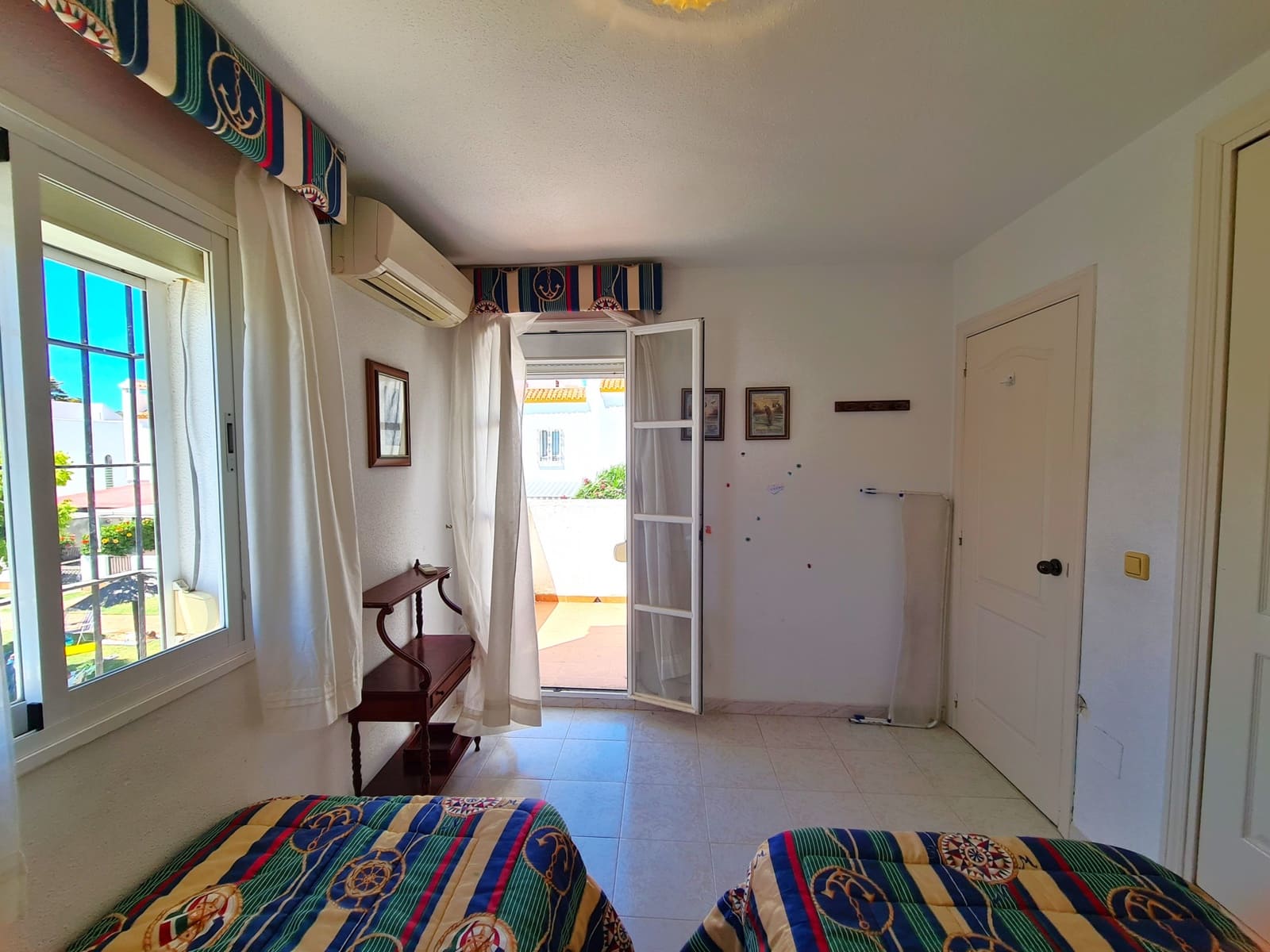 3 soveværelse Semi-Rækkehus til salg i Casares med swimmingpool - € 650.000 (Ref: 9186814)