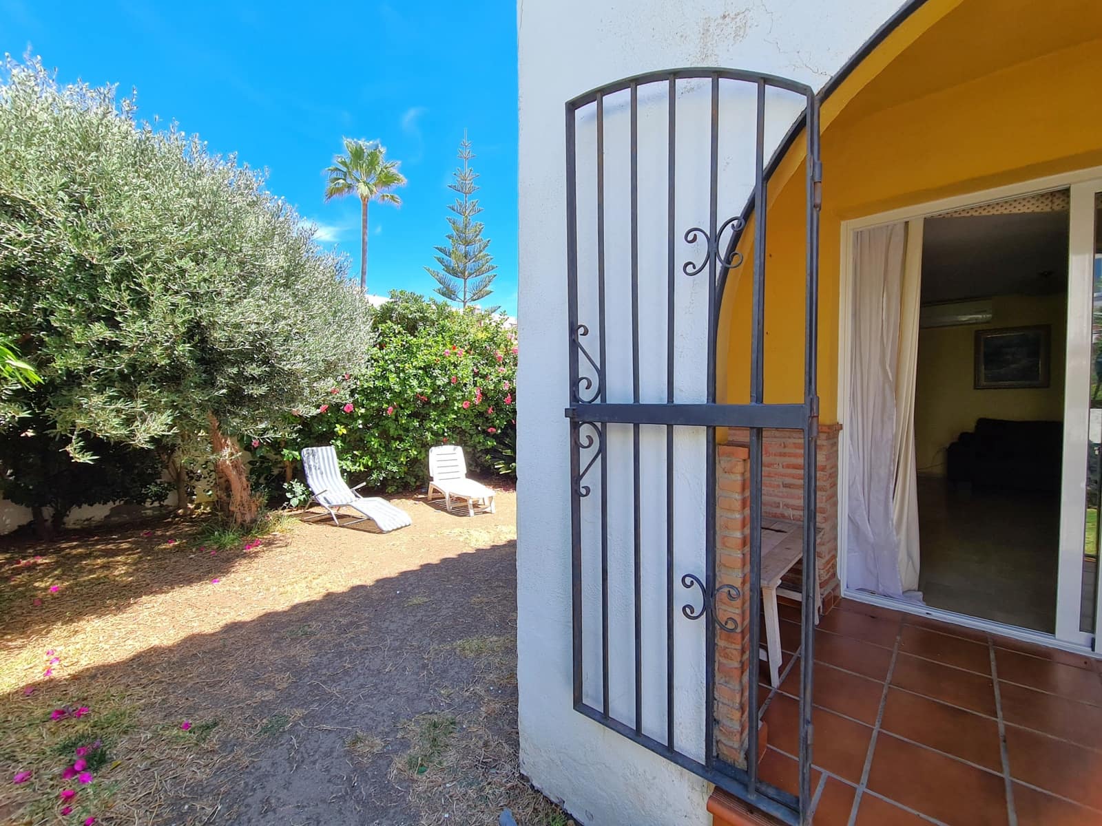 3 soveværelse Semi-Rækkehus til salg i Casares med swimmingpool - € 650.000 (Ref: 9186814)