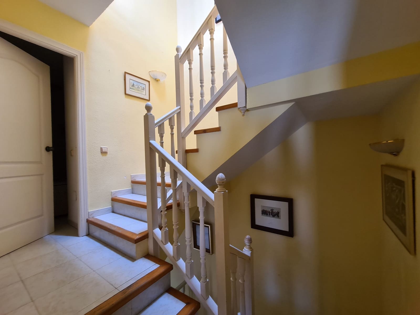 3 soveværelse Semi-Rækkehus til salg i Casares med swimmingpool - € 650.000 (Ref: 9186814)