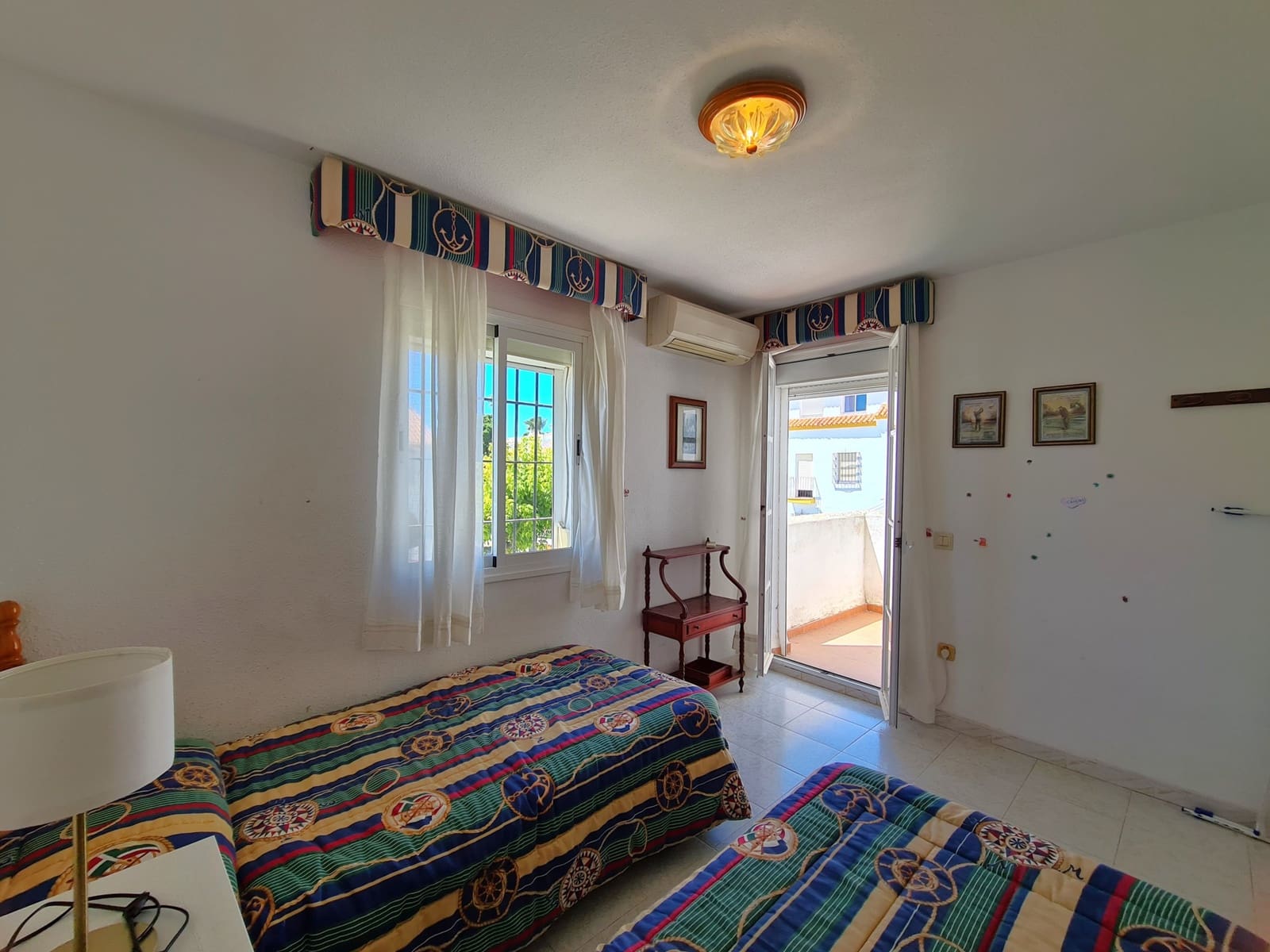 3 soveværelse Semi-Rækkehus til salg i Casares med swimmingpool - € 650.000 (Ref: 9186814)