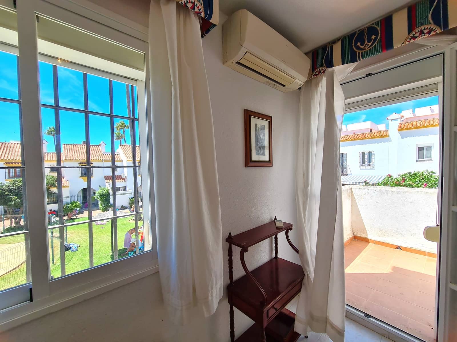 3 soveværelse Semi-Rækkehus til salg i Casares med swimmingpool - € 650.000 (Ref: 9186814)