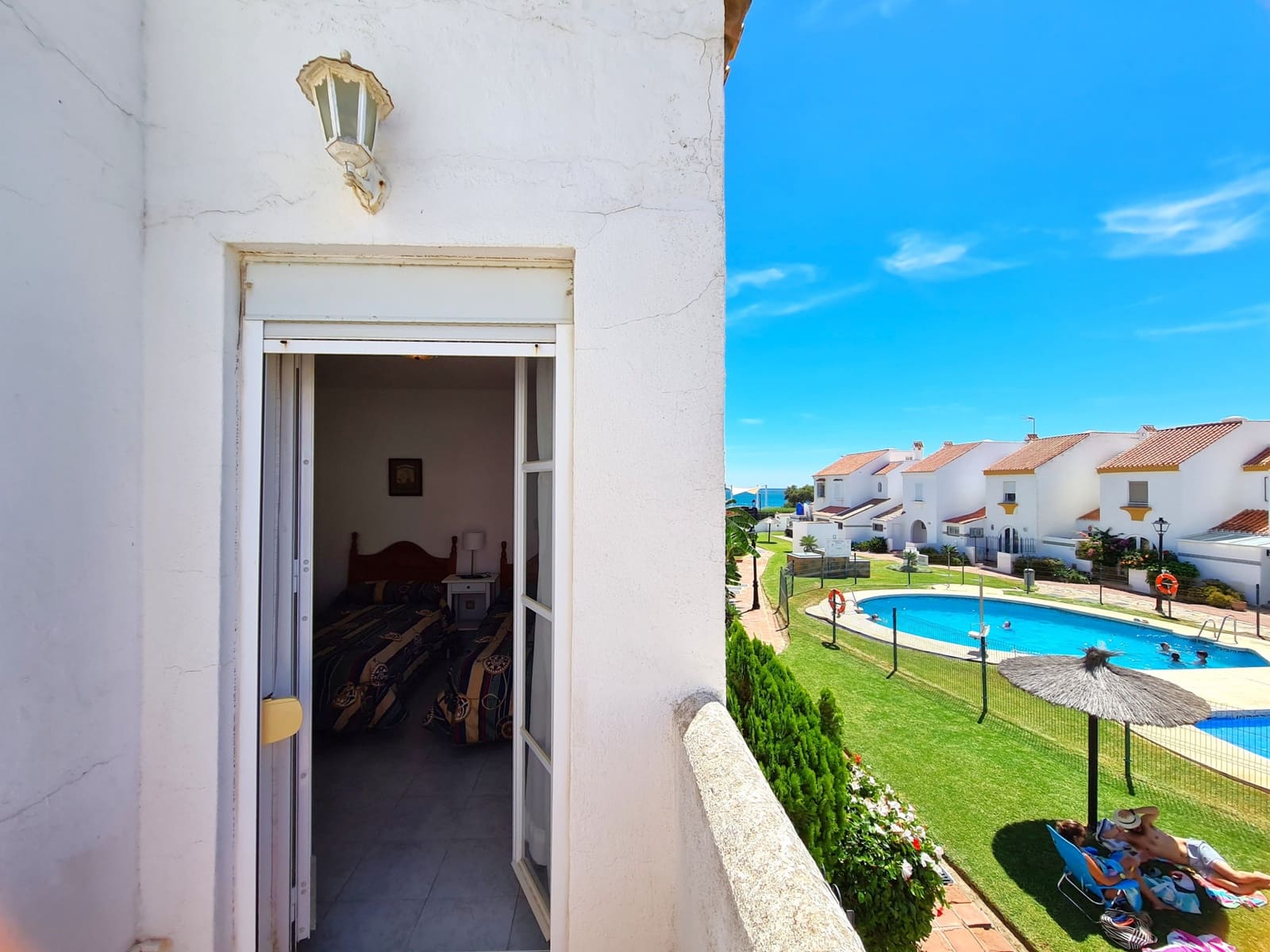 3 soveværelse Semi-Rækkehus til salg i Casares med swimmingpool - € 650.000 (Ref: 9186814)