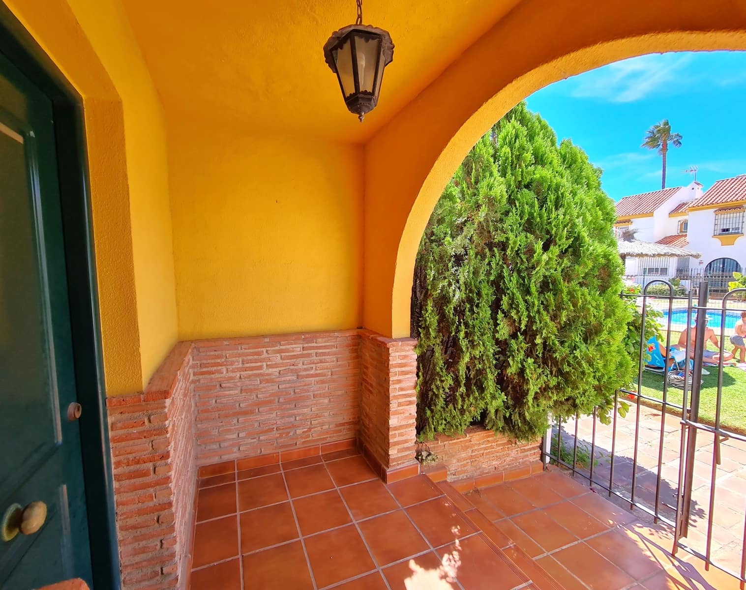 3 soveværelse Semi-Rækkehus til salg i Casares med swimmingpool - € 650.000 (Ref: 9186814)