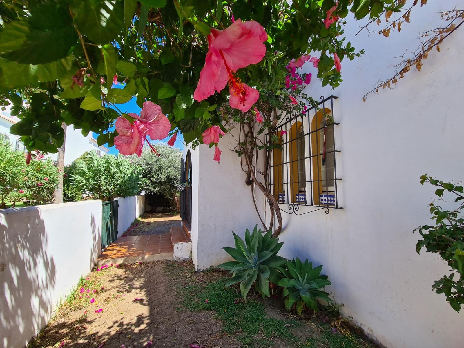 3 soveværelse Semi-Rækkehus til salg i Casares med swimmingpool - € 650.000 (Ref: 9186814)