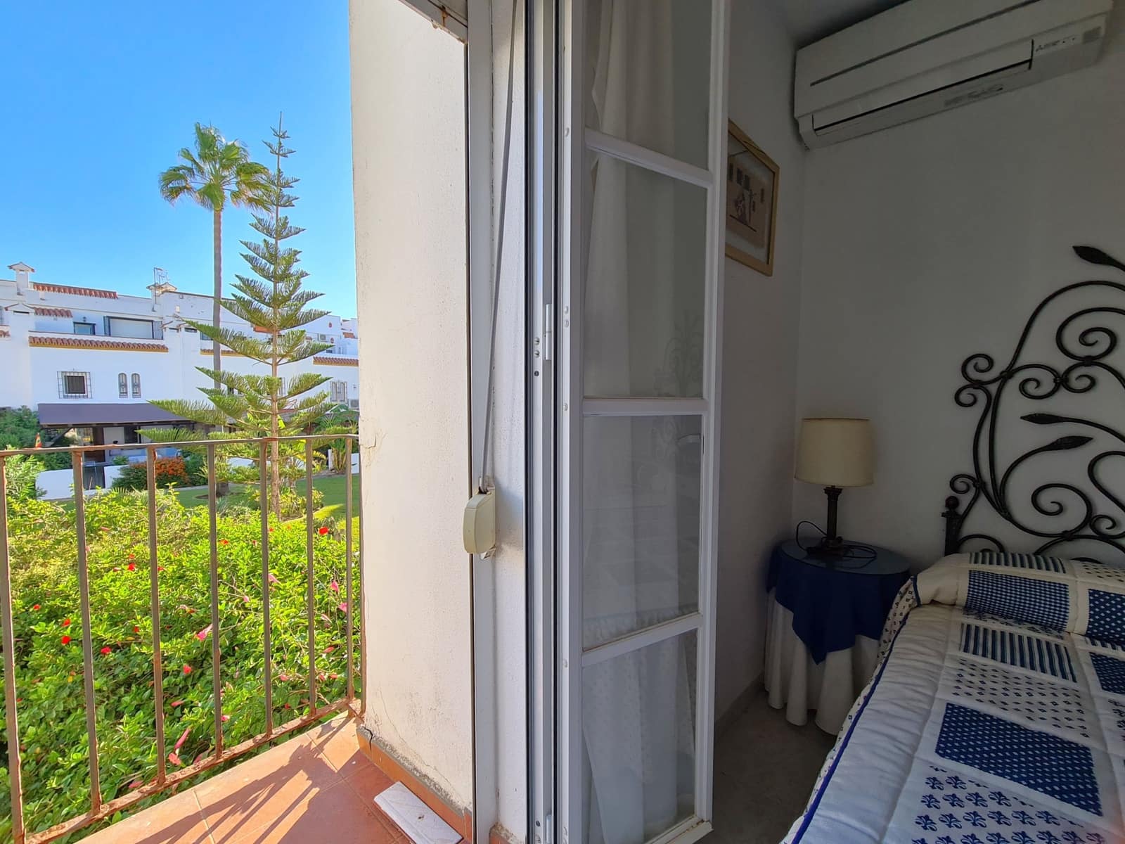 3 soveværelse Semi-Rækkehus til salg i Casares med swimmingpool - € 650.000 (Ref: 9186814)