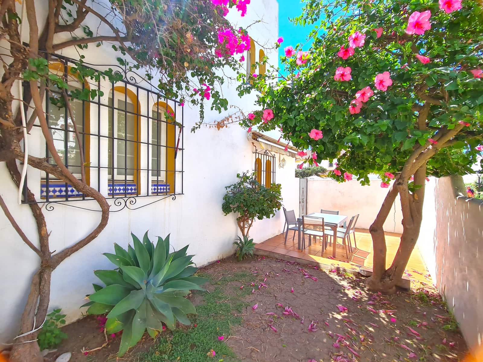 3 soveværelse Semi-Rækkehus til salg i Casares med swimmingpool - € 650.000 (Ref: 9186814)