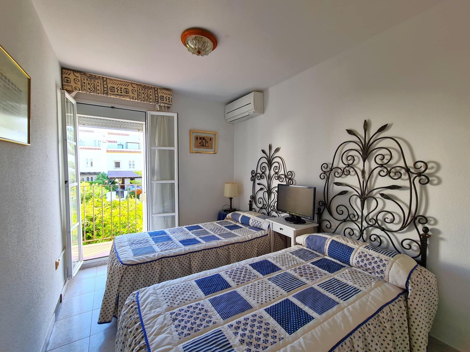 3 soveværelse Semi-Rækkehus til salg i Casares med swimmingpool - € 650.000 (Ref: 9186814)