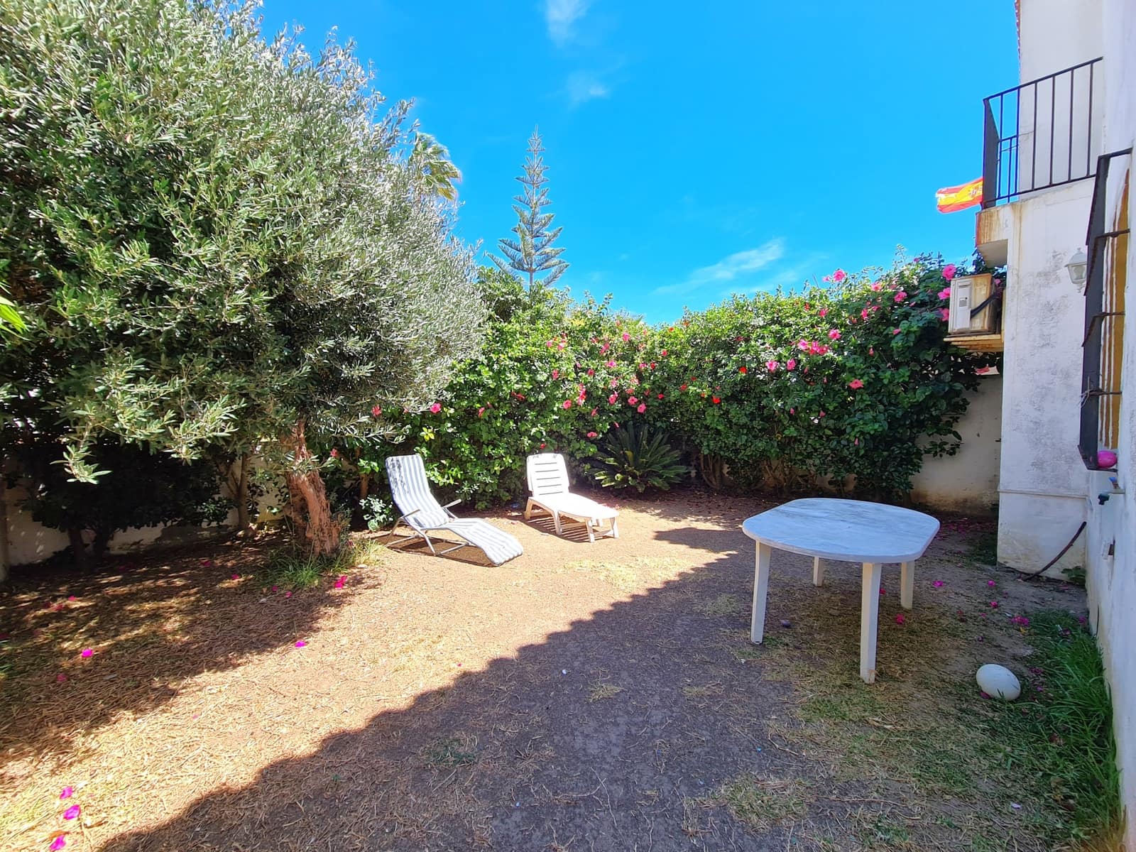 3 soveværelse Semi-Rækkehus til salg i Casares med swimmingpool - € 650.000 (Ref: 9186814)