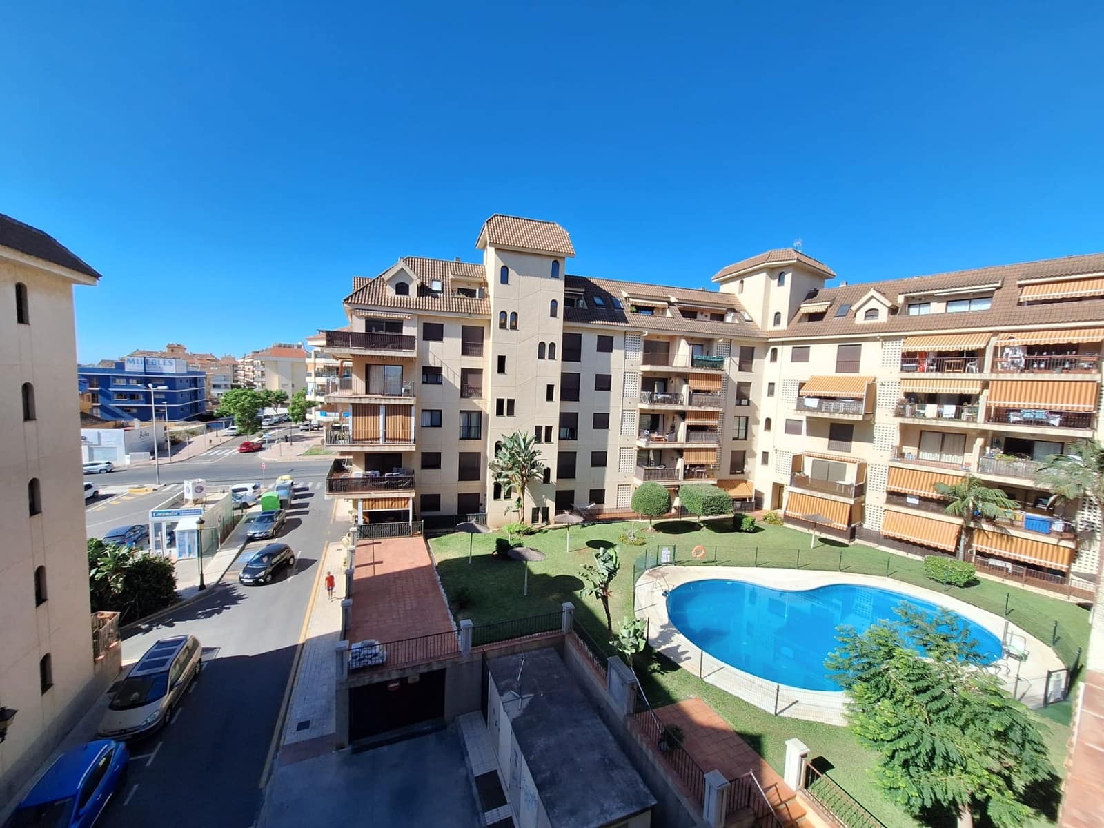 2 bedroom Apartment for sale in San Luis de Sabinillas with pool - € 254,500 (Ref: 9200399)