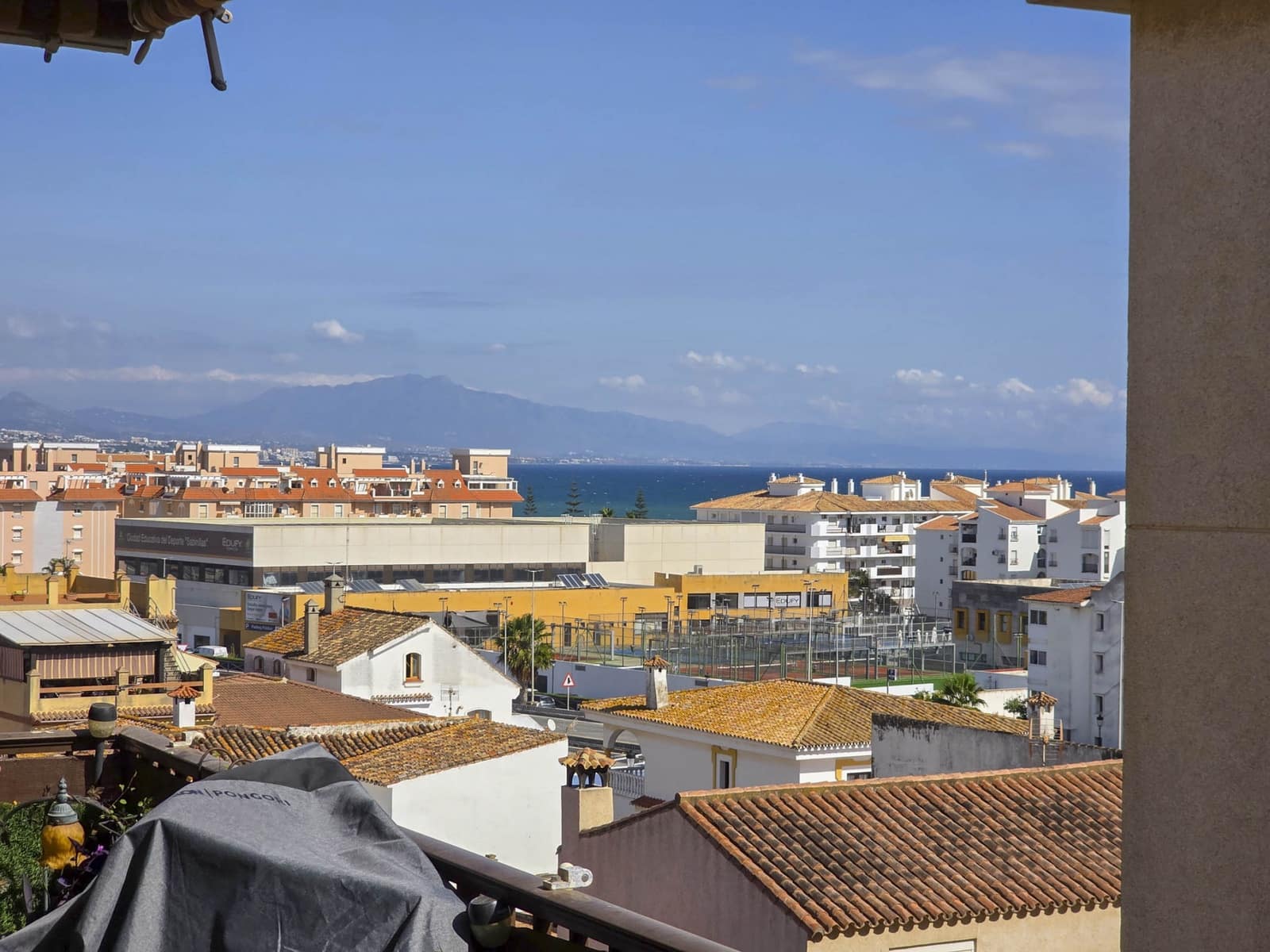 2 bedroom Apartment for sale in San Luis de Sabinillas with pool - € 254,500 (Ref: 9200399)