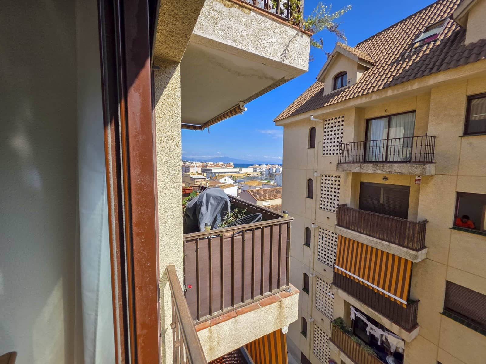 2 bedroom Apartment for sale in San Luis de Sabinillas with pool - € 254,500 (Ref: 9200399)