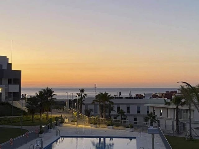 2 soveværelse Lejlighed til salg i Buenas Noches, Estepona med garage - € 395.000 (Ref: 9232528)