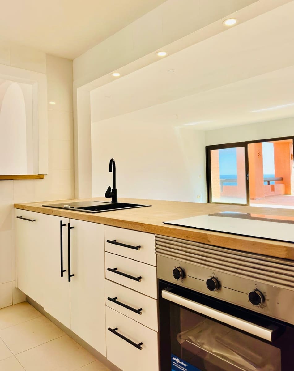 3 soveværelse Penthouse til salg i Manilva med swimmingpool garage - € 550.000 (Ref: 9236391)