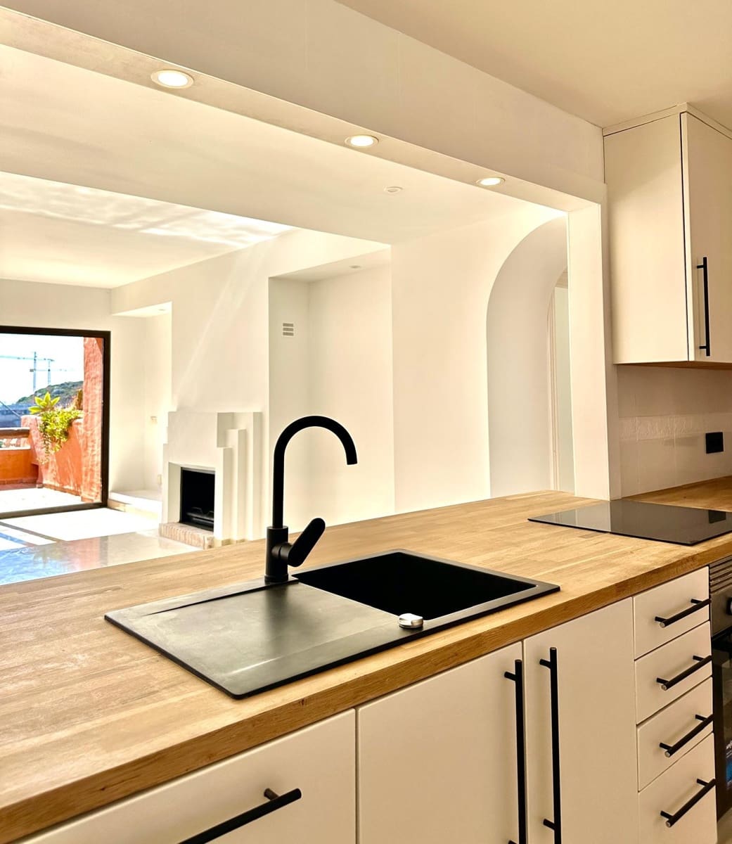 3 soveværelse Penthouse til salg i Manilva med swimmingpool garage - € 550.000 (Ref: 9236391)