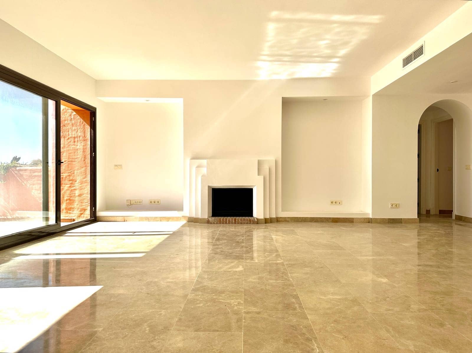 3 soveværelse Penthouse til salg i Manilva med swimmingpool garage - € 550.000 (Ref: 9236391)