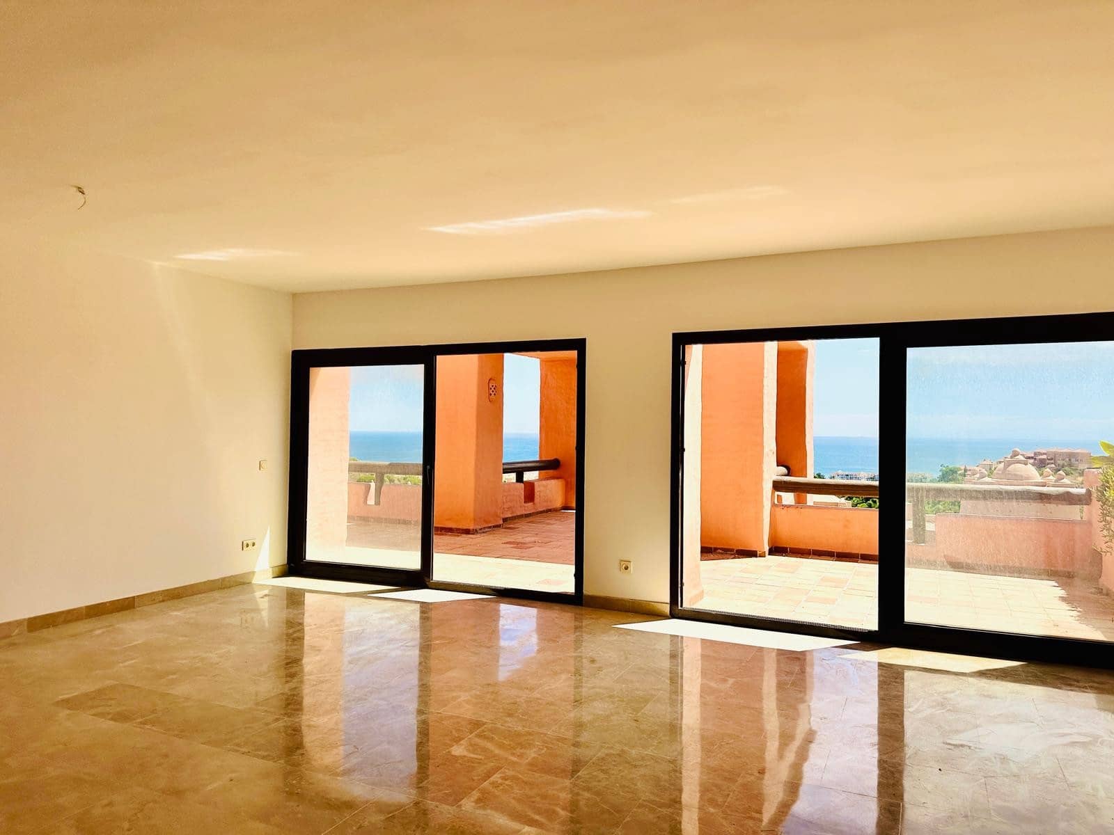 3 soveværelse Penthouse til salg i Manilva med swimmingpool garage - € 515.000 (Ref: 9236391)